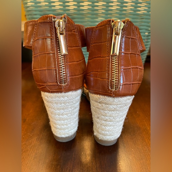 JANE AND THE SHOE Irma Platform Lug Sole Wedge Sandals - Picture 7 of 10